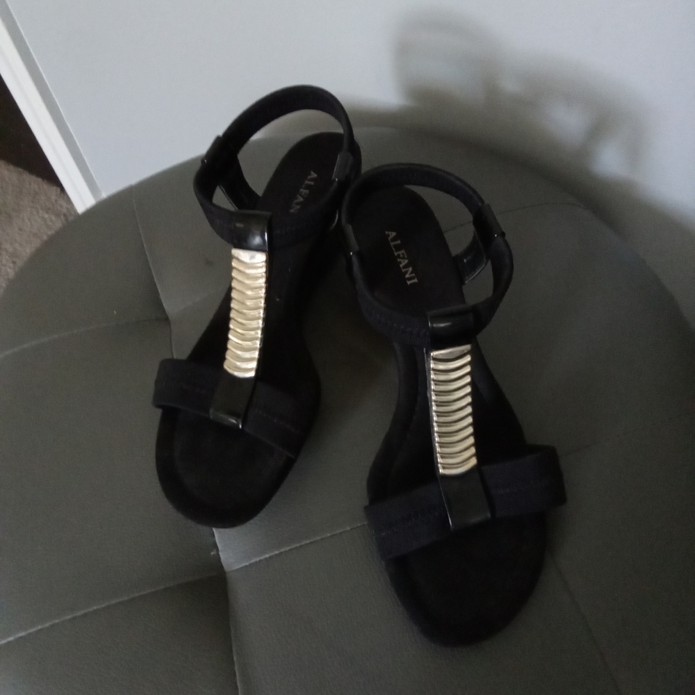 Sandles